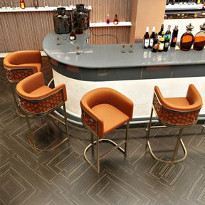 Magnus Fløyelgylden Stol - Luxury Nordic Bar Stools