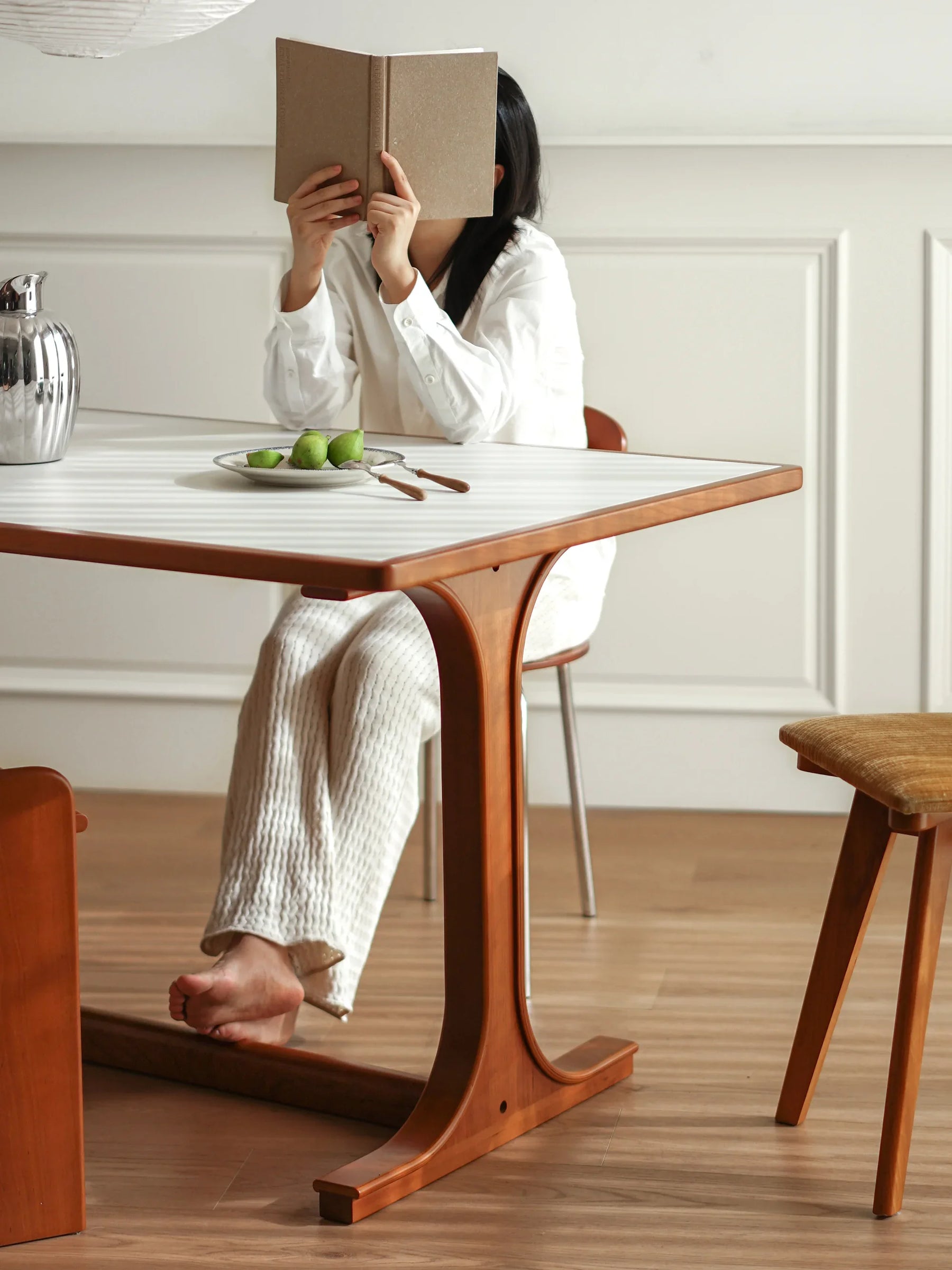 Nordisk Dronningbord - Simple Luxury Nordic Dining Table