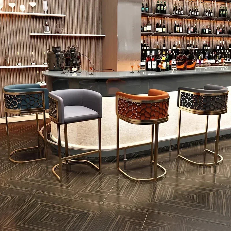 Magnus Fløyelgylden Stol - Luxury Nordic Bar Stools