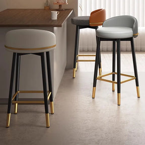 Thorstein Gullskinn Lærstol - Luxury Nordic Bar Stool