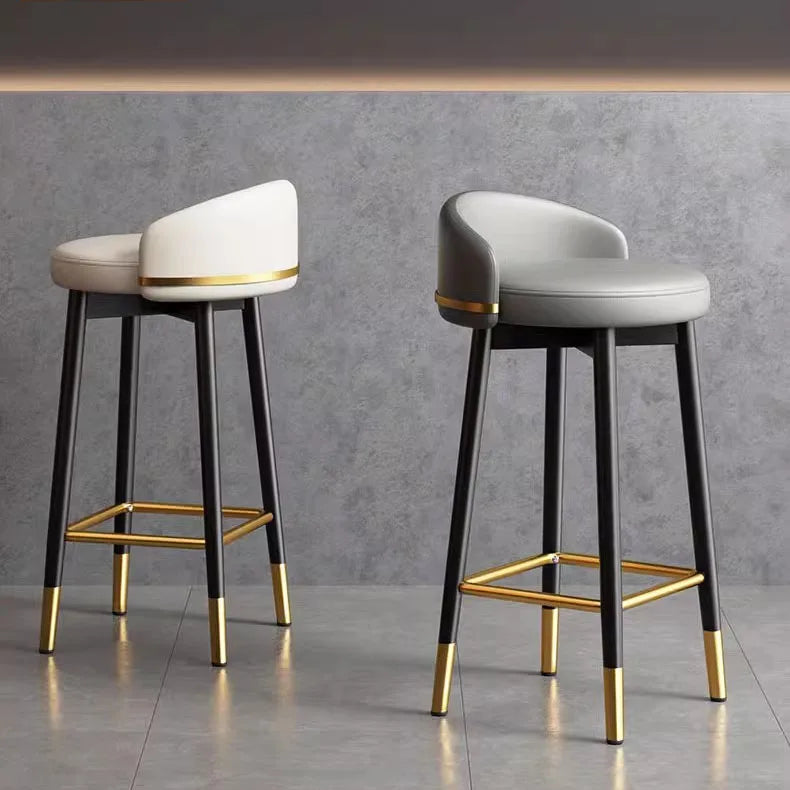 Thorstein Gullskinn Lærstol - Luxury Nordic Bar Stool