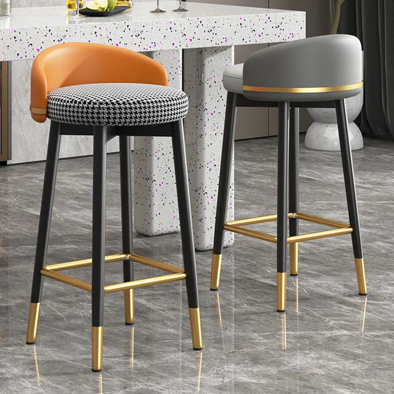 Thorstein Gullskinn Lærstol - Luxury Nordic Bar Stool