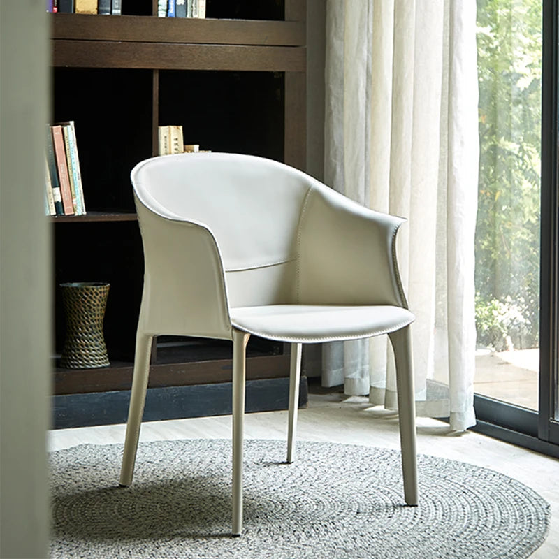 Isbjørn Skinnsete Tron - 1 Luxury Nordic Dining Chair