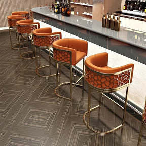 Magnus Fløyelgylden Stol - Luxury Nordic Bar Stools