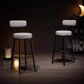 Magnus Lærstol - 3 Luxury Nordic Bar Stools