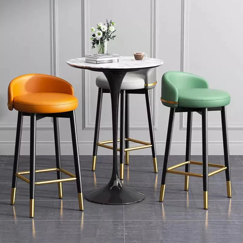 Thorstein Gullskinn Lærstol - Luxury Nordic Bar Stool