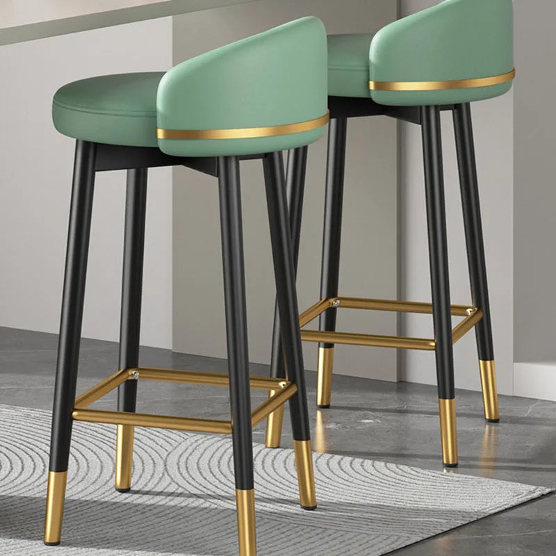 Thorstein Gullskinn Lærstol - Luxury Nordic Bar Stool