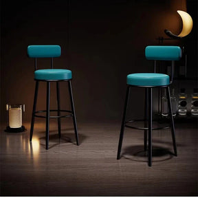 Magnus Lærstol - 3 Luxury Nordic Bar Stools